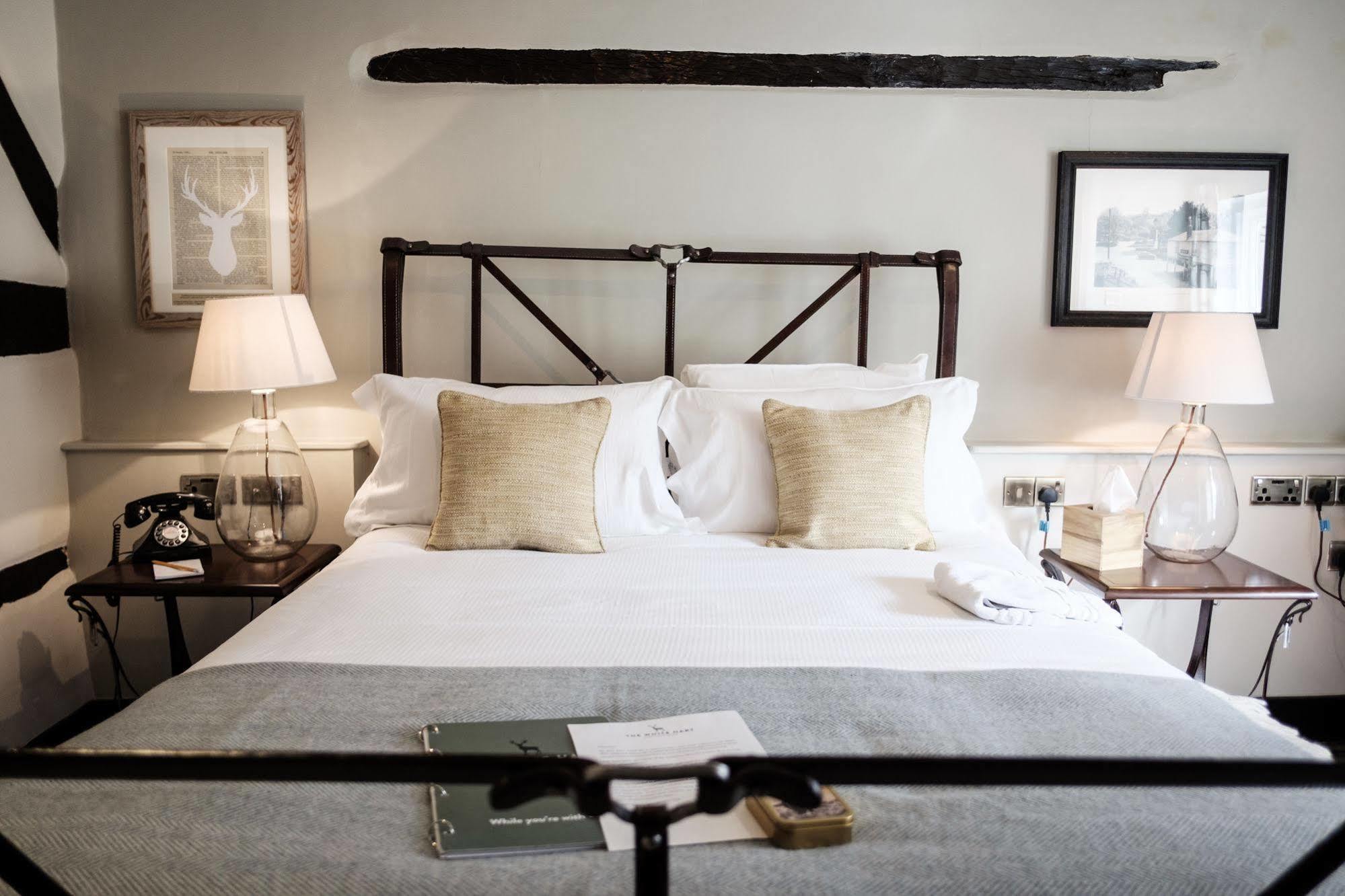 The White Hart Hotel Stockbridge  Bagian luar foto